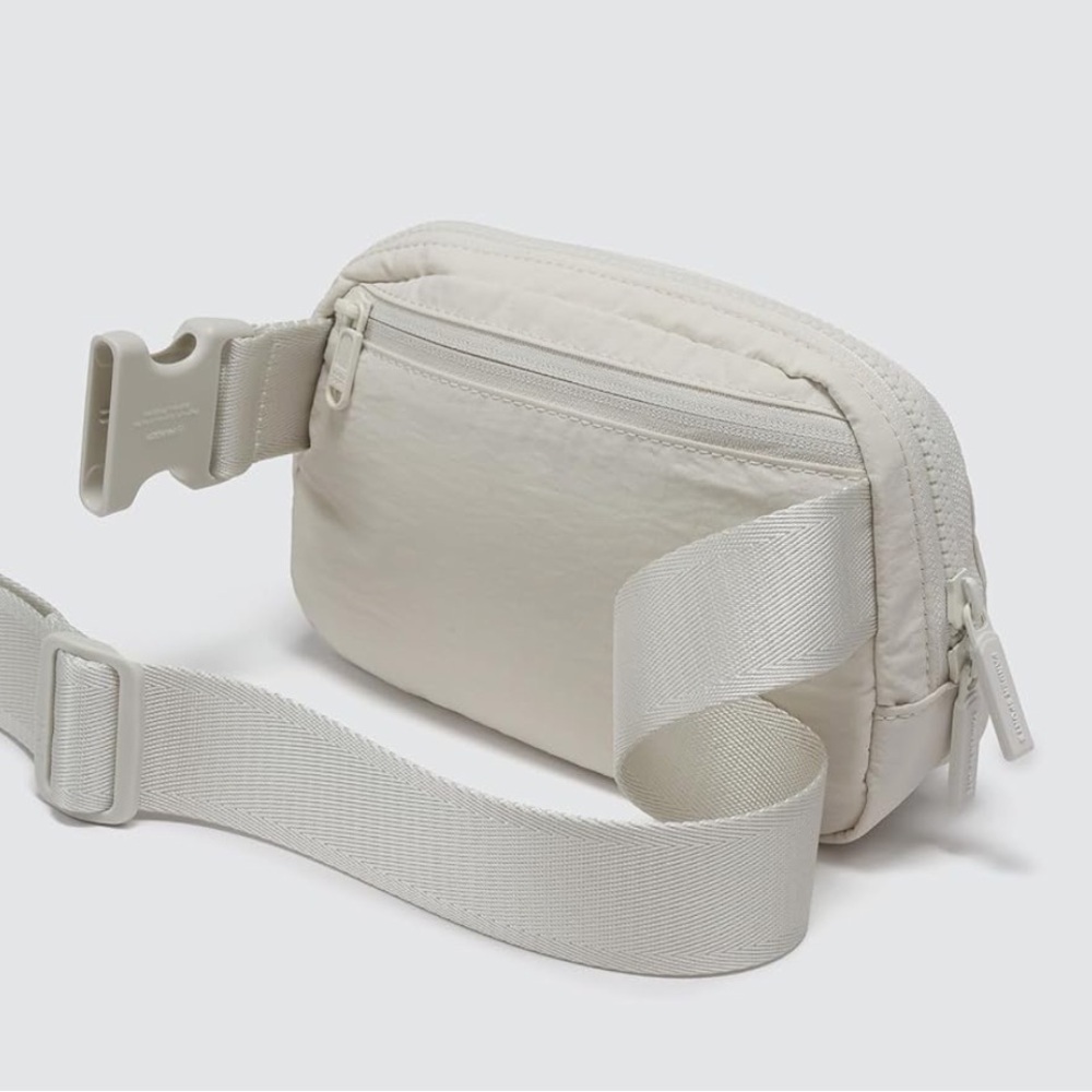 Chic Cream Crossbody Bag/ Fanny Pack - Picture 4 of 6